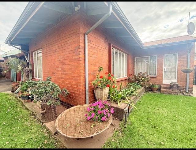 3 BEDROOM HOUSE FOR SALE IN VANDERBIJLPARK CW 4